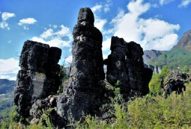 猫猫山山系风光